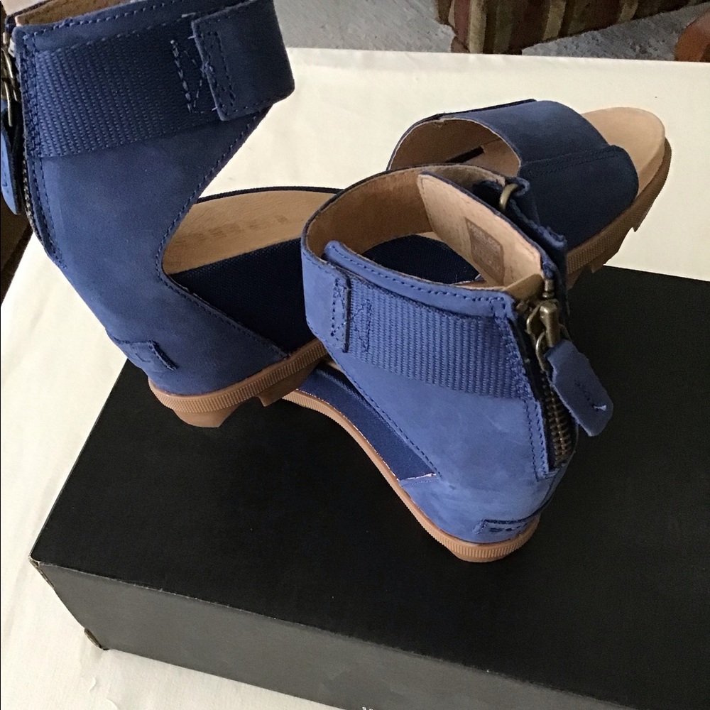 Blue Suede Sorel Wedge Shoes, ankle straps, NWT